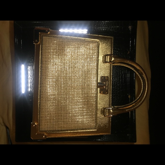 Meet your Posher,your is Christina Alexandrite - Picture 7 of 8